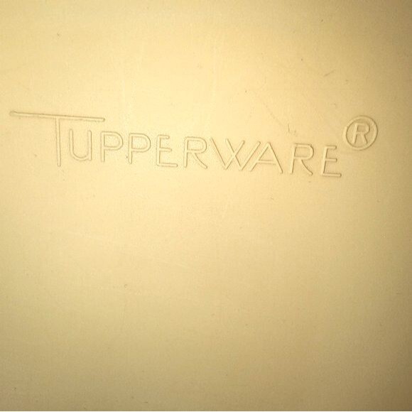 Vintage Tupperware White & Tan Super Cereal Keeper w/ Lid & Cap 10.25"X8.25"X5" - Picture 8 of 11